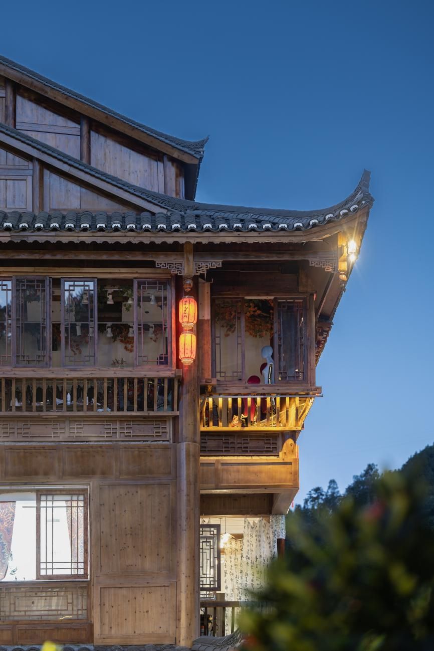 圖3 建筑山墻面屋架與美人靠細節(jié)